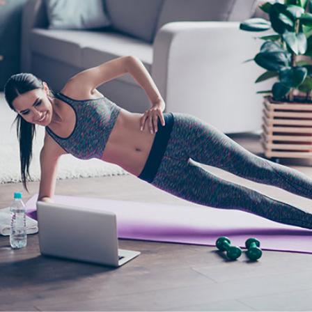 Dix exercices simples pour rester en forme à la maison