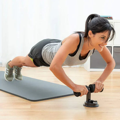 Femme qui fait du gainage sur un support ventouse 
