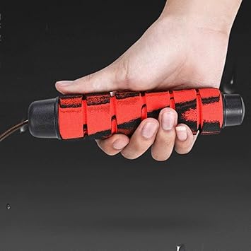 Corde à sauter avec poignée rouge et noire en mousse confortable et ergonomique