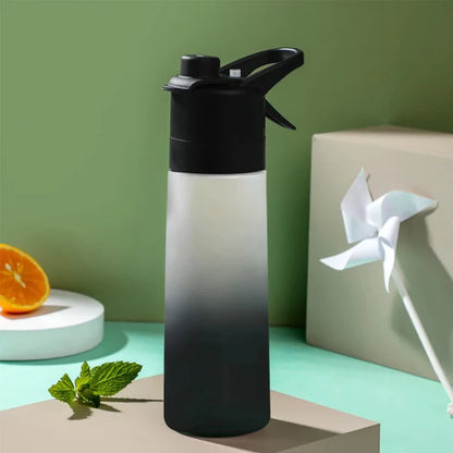 Gourde fermée avec système anti-fuite grâce au joint en silicone.