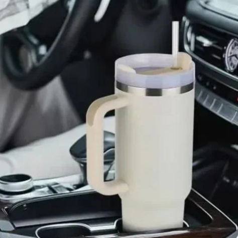 Gourde isotherme stanley avec poignée ergonomique