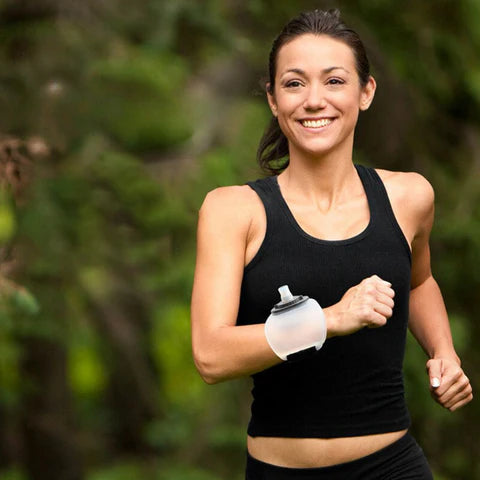 Gourde de poignet avec maintien stable pour activités sportives intenses.