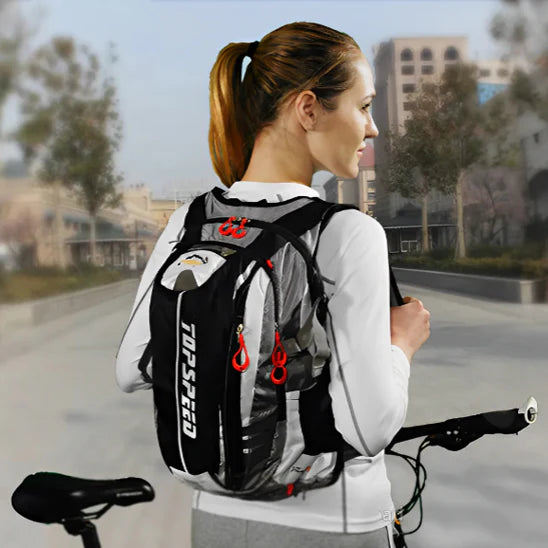 Sac d'hydratation noire avec multiples compartiments