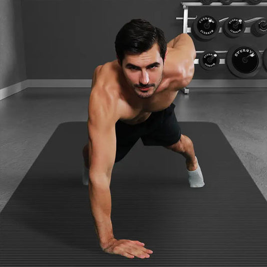 Tapis de yoga NoirZen utilisé pour fitness et yoga en intérieur